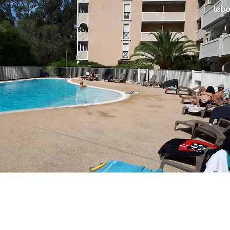 Apartman Climatise T1 A Hyeres, Dans Avec Gardien, Calme, Parking, Wifi Hyères