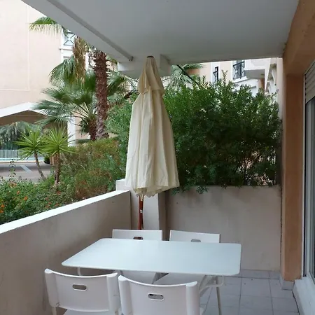 T1 Hyeres, Calme, Piscine, Clim, Wifi, Parking, Centre アパート *