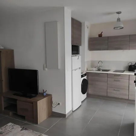 T1 Hyeres, Calme, Piscine, Clim, Wifi, Parking, Centre イエール