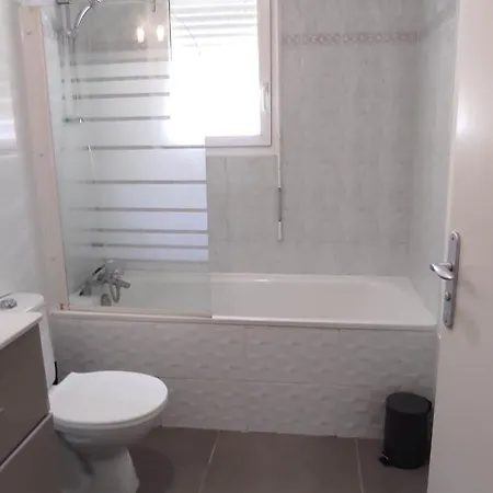 T1 Hyeres, Calme, Piscine, Clim, Wifi, Parking, Centre
